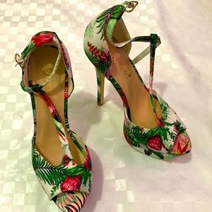 Shoe dazzle heels ✨